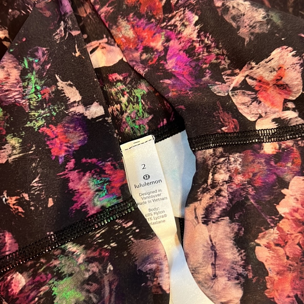 LULULEMON - Picture 7 of 8